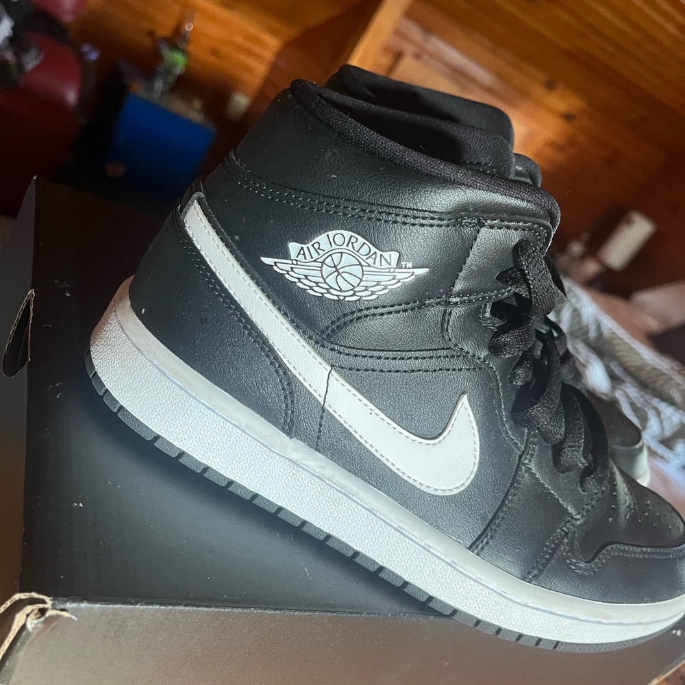 Jordan 1 Mid - - Picture 3 of 4